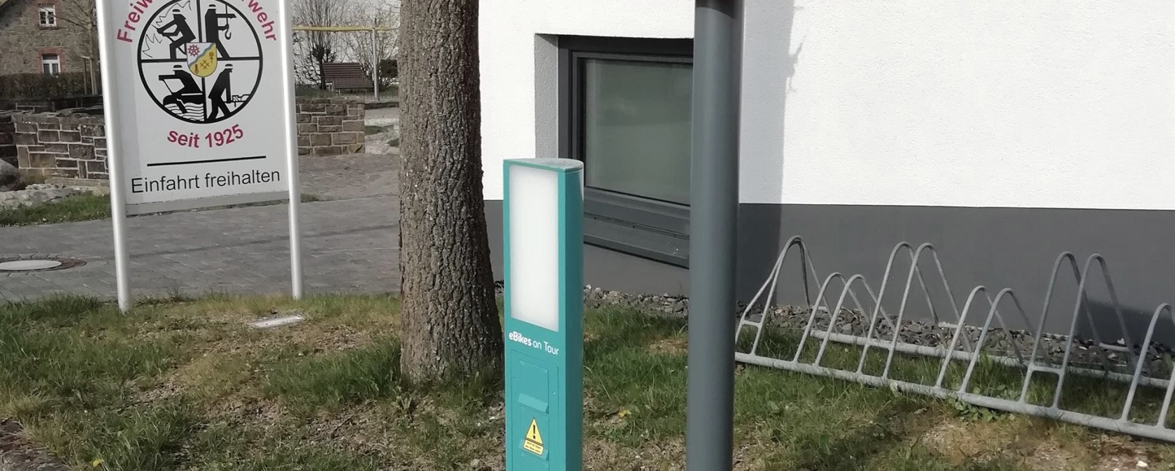 E-Bike Ladestation in M&uuml;llenbach, &copy; TI Hocheifel-N&uuml;rburgring,U.Mergen