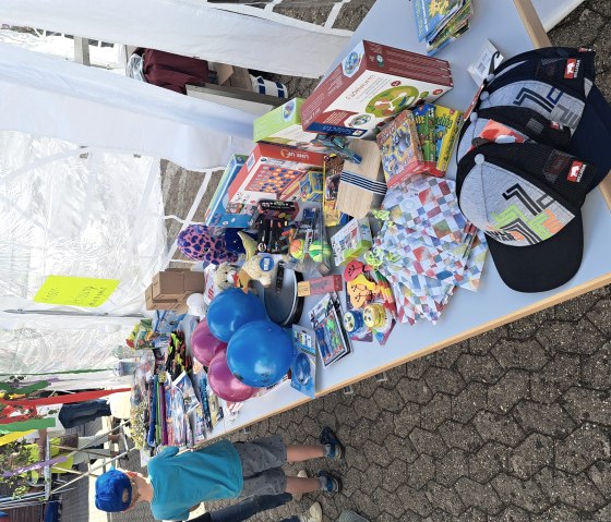 Kirmes Tombola für Kinder, © Dorfgemeinschaft Pomster,A.Hoffmann