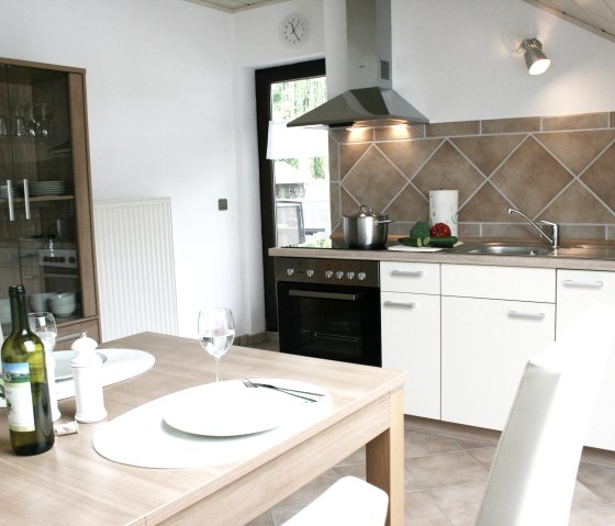 Esstisch K&uuml;che Ferienwohnung Bellerwiese, &copy; Becker