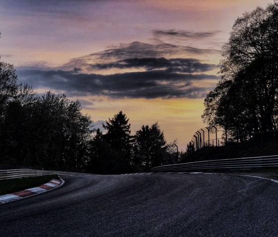 Sonnenuntergang  Nordschleife, &copy; TI Hocheifel-N&uuml;rburgring,Sebastian Schulte