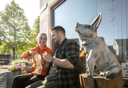 Pause am Hofladen Leif, &copy; Tourist-Information Hocheifel-N&uuml;rburgring, Dominik Ketz