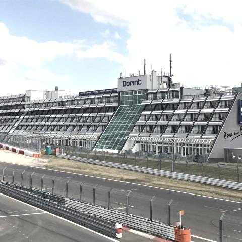 Außenansicht, © Dorint Am Nürburgring Hocheifel