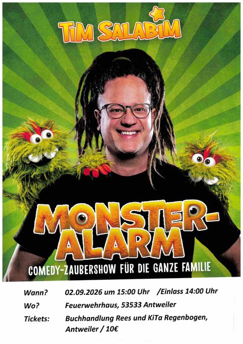 Ein Werbeplakat für die Comedy-Zaubershow "Monster-Alarms" von Tim Salabim. Es zeigt den Künstler mit zwei lustigen Puppen, umgeben von einem bunten Hintergrund.