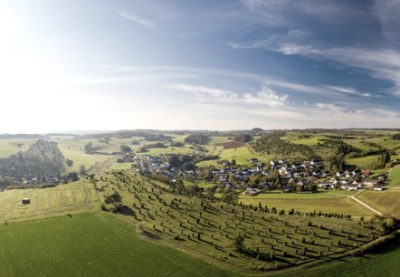 Blick auf den Kalvarienberg und Alendorf an Eifelsteig-Etappe 7, &copy; Eifel Tourismus GmbH, D. Ketz
