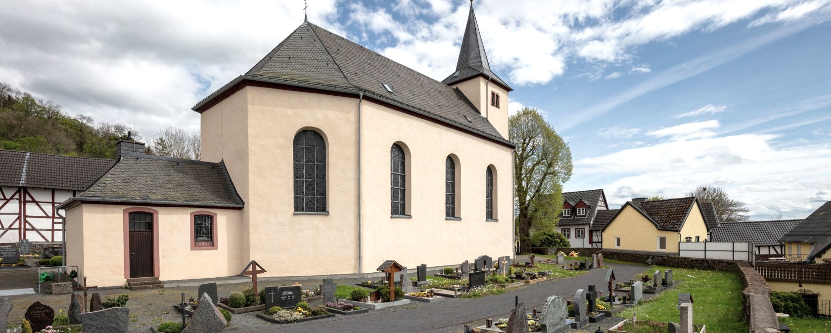 Kath. Kirche St. Nikolaus_Aremberg, &copy; VGV Adenau, W. Klein