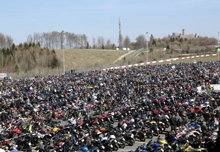 Anlassen Biker-Impression, &copy; 2024_04_16_Motorradgottesd. Anlassen&copy;N&uuml;rburgri