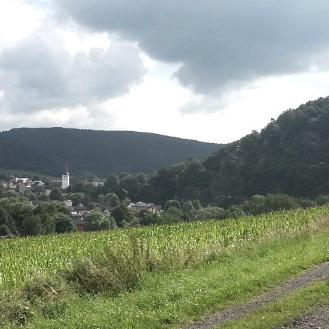 Blick auf Aussichtstürmchen Nr. 1, © Tourist-Information Hocheifel-Nürburgring, GerdSpitzlay@WanderfreundeSchuld_e.V.