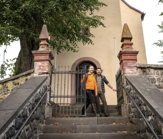 Eingang Pfarrkirche St. Nikolaus, &copy; Tourist-Information Hocheifel-N&uuml;rburgring, Dominik Ketz