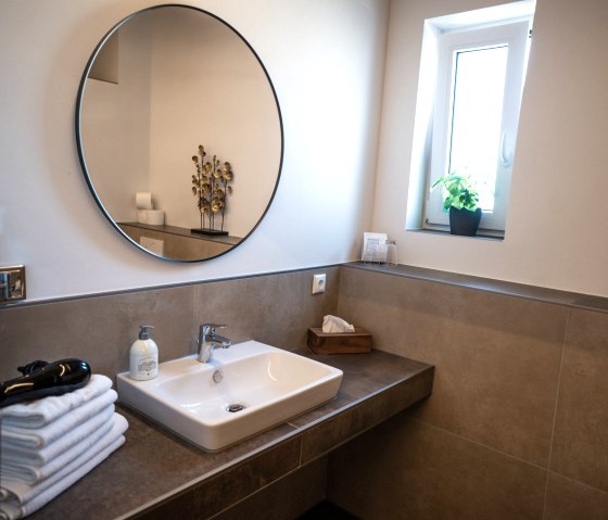 Eifel DZ Badezimmer Landhotel Ewerts, &copy; Landhotel Ewerts