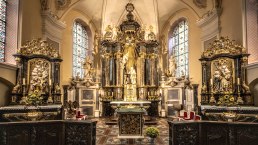 Altarbereich Pfarrkirche St. Nikolaus, &copy; Tourist-Information Hocheifel-N&uuml;rburgring