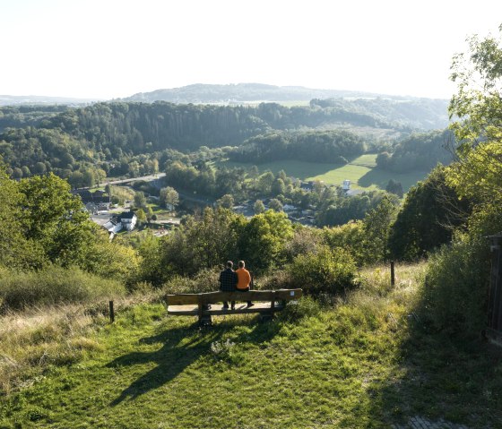 Fernsicht Panoramabank XL bei M&uuml;sch, &copy; Tourist-Information Hocheifel-N&uuml;rburgring, Dominik Ketz