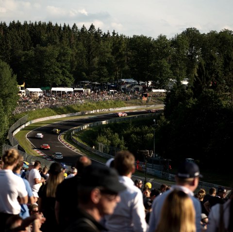 Nordschleife mit Fans, © NürburgringPressefoto©ChristianHahn