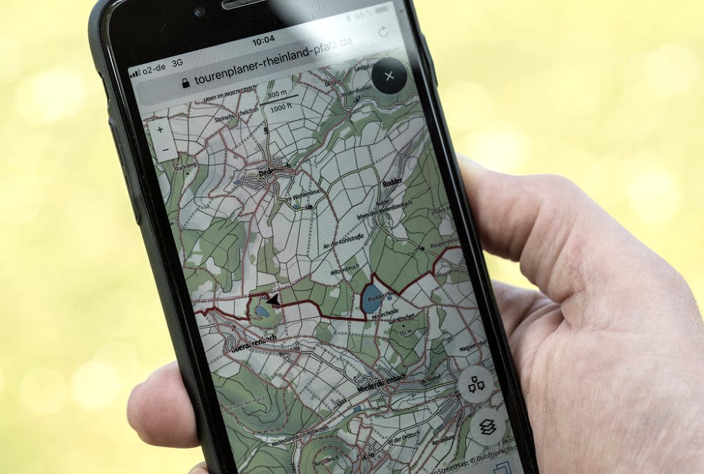 Mit der Rheinland-Pfalz App bequem und einfach auf Informationen zugreifen.Die Rheinland-Pfalz App ist eine Optimierung des Tourenplaners Rheinland Pfalz f&uuml;r Smartphone affine Nutzer. Neben umfangreichen Informationen zu Wander-, Rad- und
Spazierwegen sowie Autorouten in Rheinland-Pfalz werden auch touristische Highlights, Sehensw&uuml;rdigkeiten, Unterk&uuml;nfte und Einkehrm&ouml;glichkeiten angezeigt, &copy; Rheinland-Pfalz Tourismus GmbH&copy;Dominik Ketz