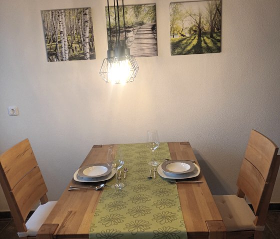 Esstisch in der Ferienwohnung, &copy; Ferienwohnung Eifelzeiten,Gossen