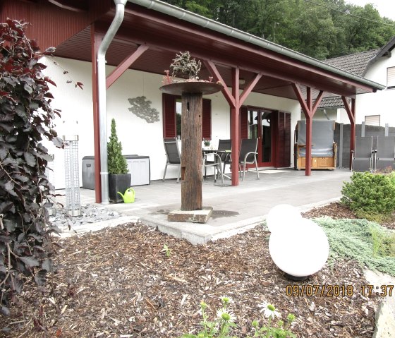 Terrasse Ferienhaus am Ahrsteig, &copy; J.Neubusch