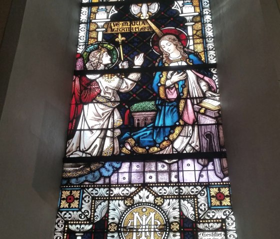 Fensterbild Kirche Barweiler, &copy; TI Hocheifel-N&uuml;rburgring, Daniela Schmitz