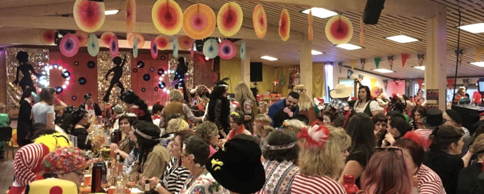 Stimmung bei der Damensitzung, &copy; Julia Kl&auml;sgen