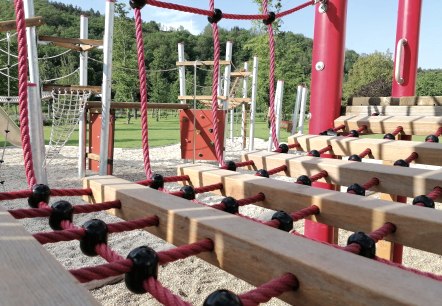 Balancierbr&uuml;cke Spielklatz M&uuml;sch, &copy; Tourist-Information Hocheifel-N&uuml;rburgring