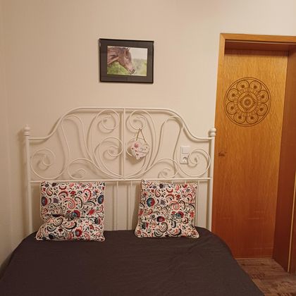 Notre chambre double est située au calme avec vue sur le jardin.