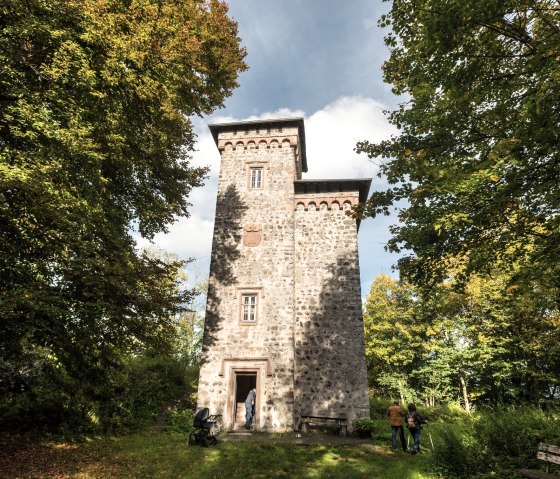 Vue sur la tour des ruines du château d'Arenberg, © TI Hocheifel-Nürburgring©D.Ketz