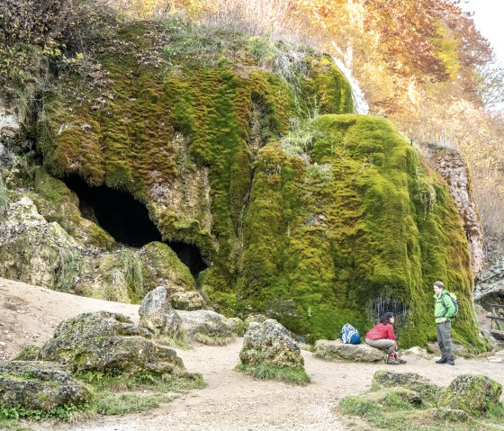 Repos à l'impressionnante cascade de Nohner sur le sentier de l'Eifel, © Eifel Tourismus GmbH, D. Ketz