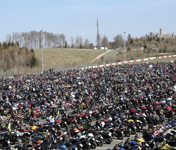 Anlassen Biker-Impression, © 2024_04_16_Motorradgottesd. Anlassen©Nürburgri