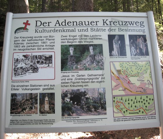 Panneau d'information avec des indications sur le chemin de croix d'Adenauer, © Tourist-Information Hocheifel-Nürburgring