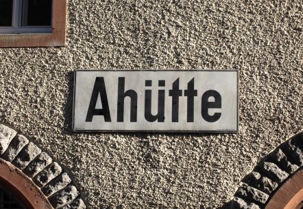 Bahnhofsschild, © Andreas Kurth