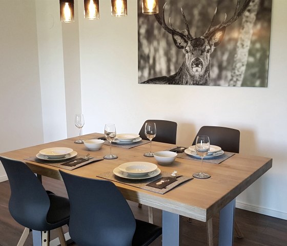 Essbereich|Ferienwohnung EIFELWILD|Adenau, &copy; Sch&auml;fer|Ferienwohnung EIFELWILD|Adenau