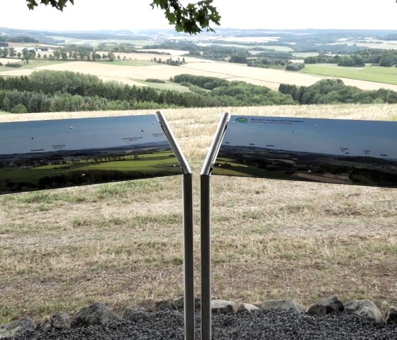 Panoramatafeln Aussichtspunkt H&ouml;mmerich, &copy; Tourist-Information Hocheifel-N&uuml;rburgring