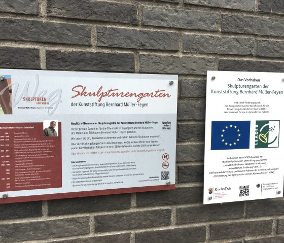 Eingangsschilder zum Garten, &copy; Michael Bauer