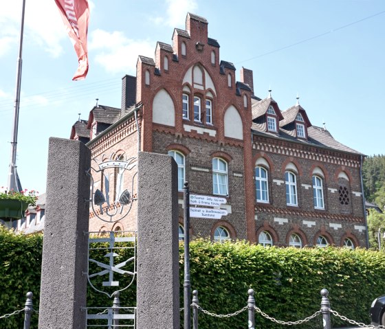 Adenauer Zunftbrunnen, © Tourist-Information Hocheifl-Nürburgring, Stadt Adenau