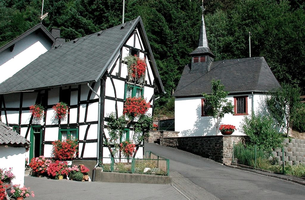 Dorfansicht mit Kapelle, © Dorfgemeinschaft Lückenbach