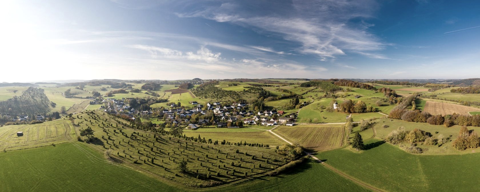 Vue sur le Kalvarienberg et Alendorf à l'étape 7 de l'Eifelsteig, © Eifel Tourismus GmbH, D. Ketz