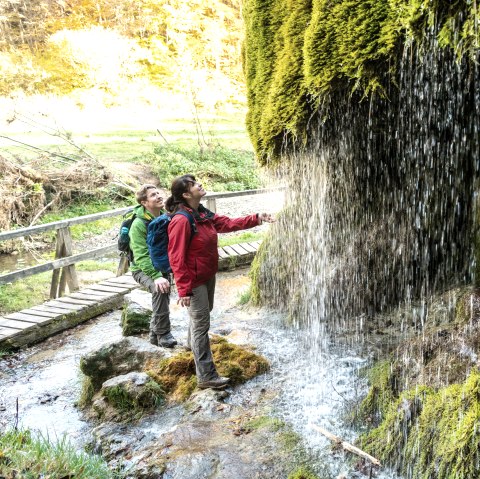 Refreshment at the Dreimühlen waterfall on the Eifelsteig trail, © Eifel Tourismus GmbH, D. Ketz
