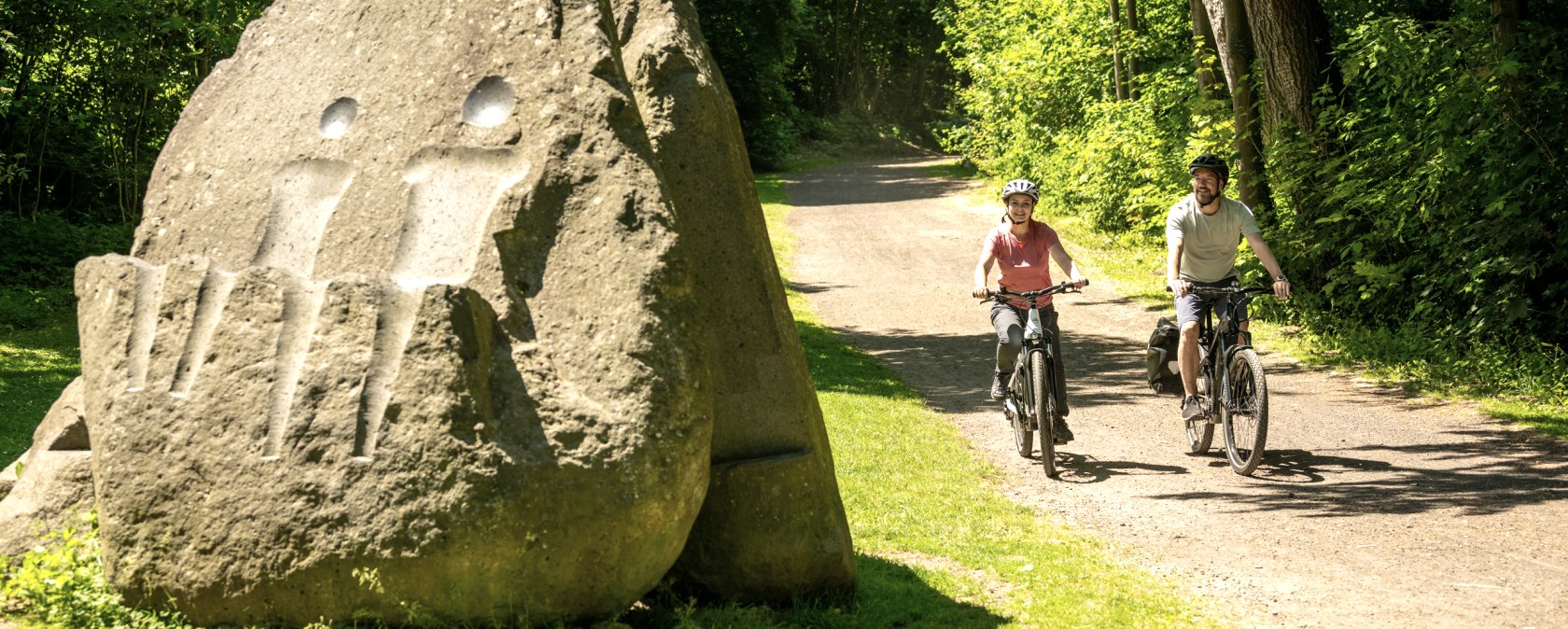 Piste cyclable du parc volcanique, sculpture dans le Nettepark, © Eifel Tourismus GmbH, Dominik Ketz