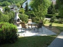 A beautiful garden with a terrace and a grill. Cozy chairs invite you to relax.