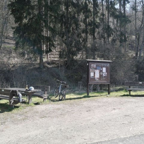 Rastplatz am Ahr-Radweg bei Müsch2, © Tourist-Information Hocheifel-Nürburgring