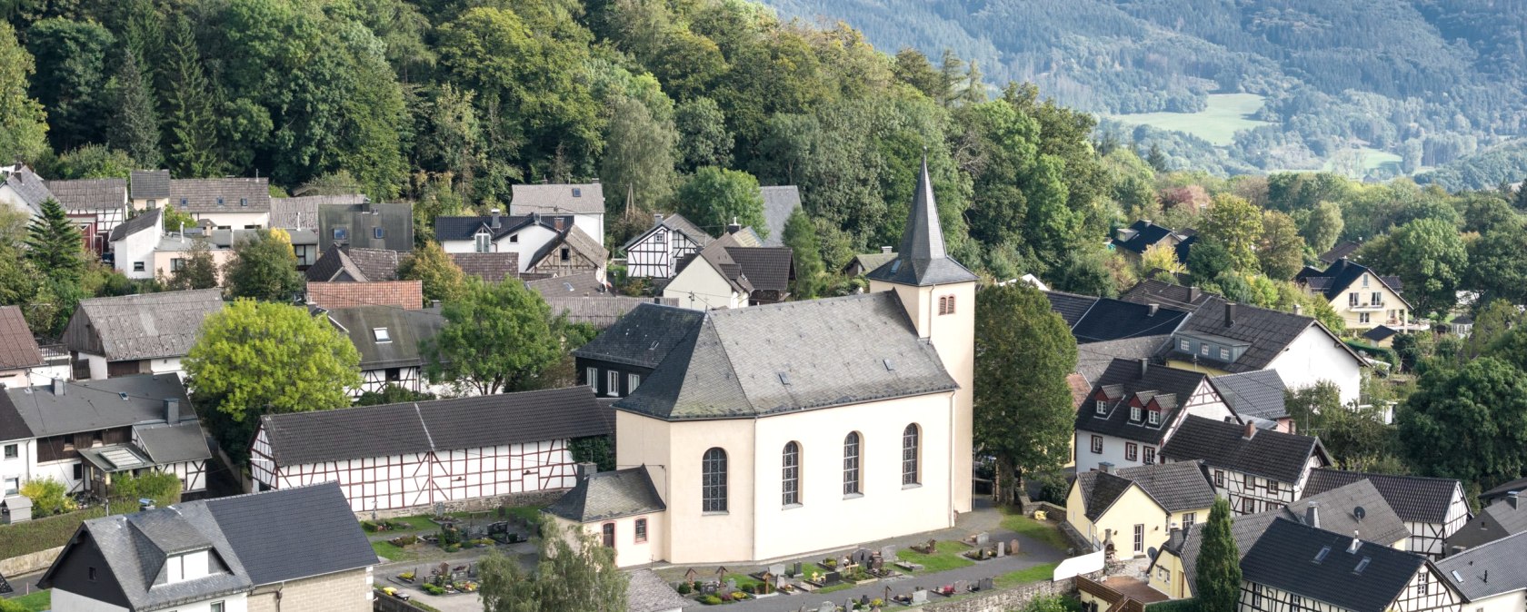 Pfarrkirche St. Nikolaus in Aremberg, &copy; Tourist-Information Hocheifel-N&uuml;rburgring, Dominik Ketz